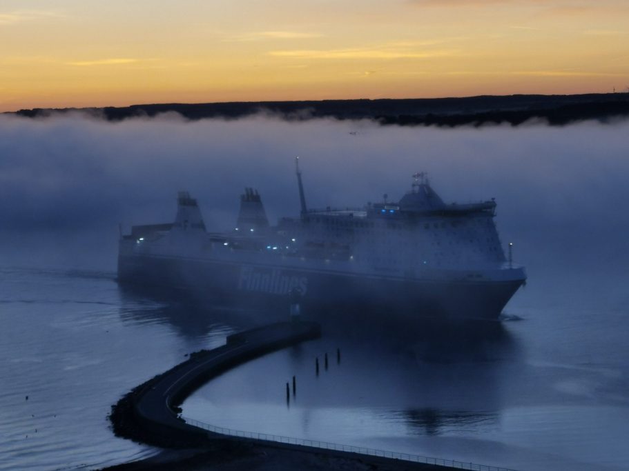 Schiff im Nebel